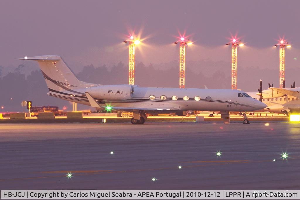 HB-JGJ, 2008 Gulfstream Aerospace GIV-X (G450) C/N 4122, Almost ready for taxi