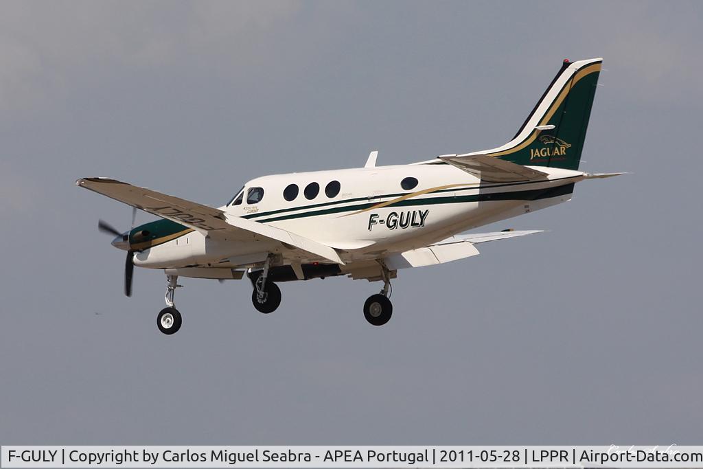 F-GULY, 2000 Raytheon C90A King Air C/N LJ-1610, Short final for Rwy 35