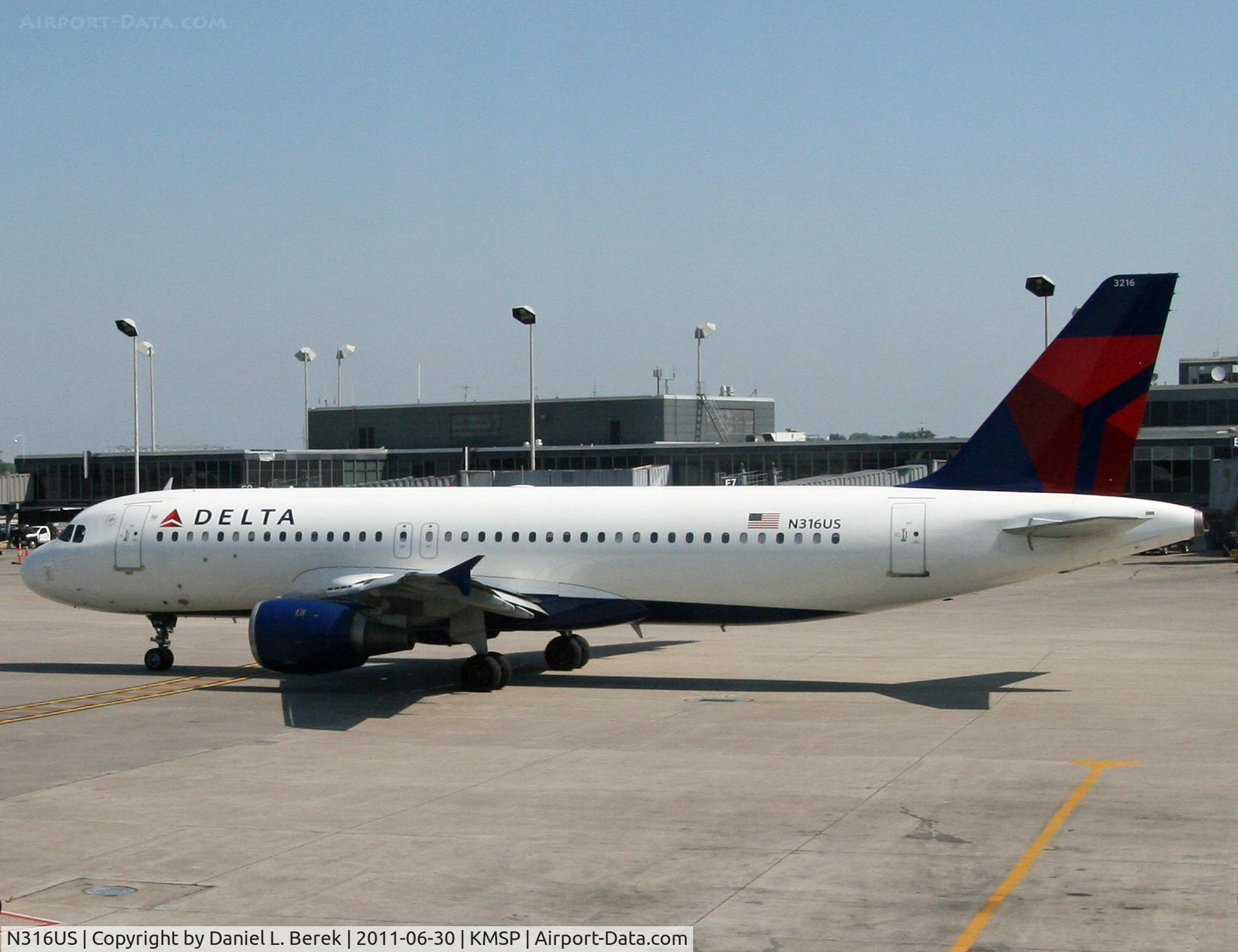 N316US, 1991 Airbus A320-211 C/N 192, Formerly with Northwest, this aircraft has been repainted in Delta's new colors.