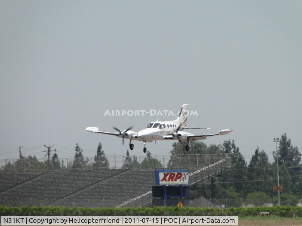 N31KT, 1970 Cessna 421B Golden Eagle C/N 421B0011, On high speed final to runway 26L