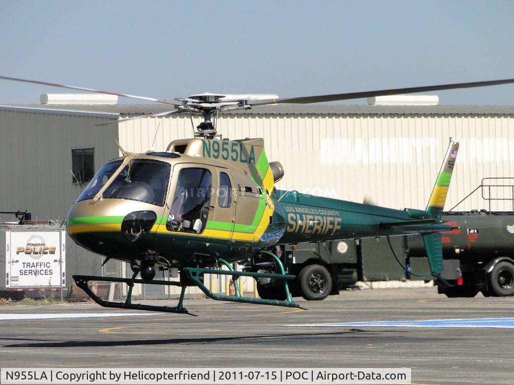 N955LA, Eurocopter AS-350B-2 Ecureuil Ecureuil C/N 7018, Lifting off and preparing to air taxi to runway 26L for take off