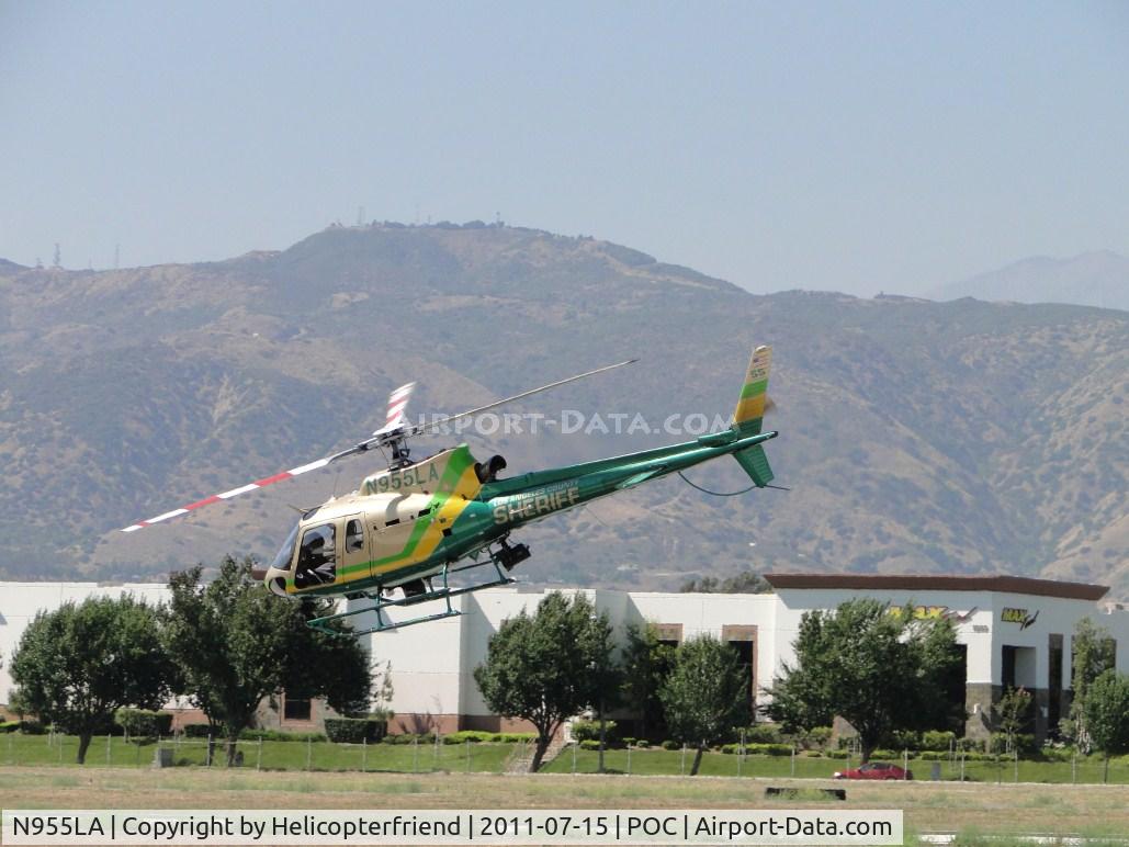 N955LA, Eurocopter AS-350B-2 Ecureuil Ecureuil C/N 7018, Entering runway 26L from taxiway Cocco