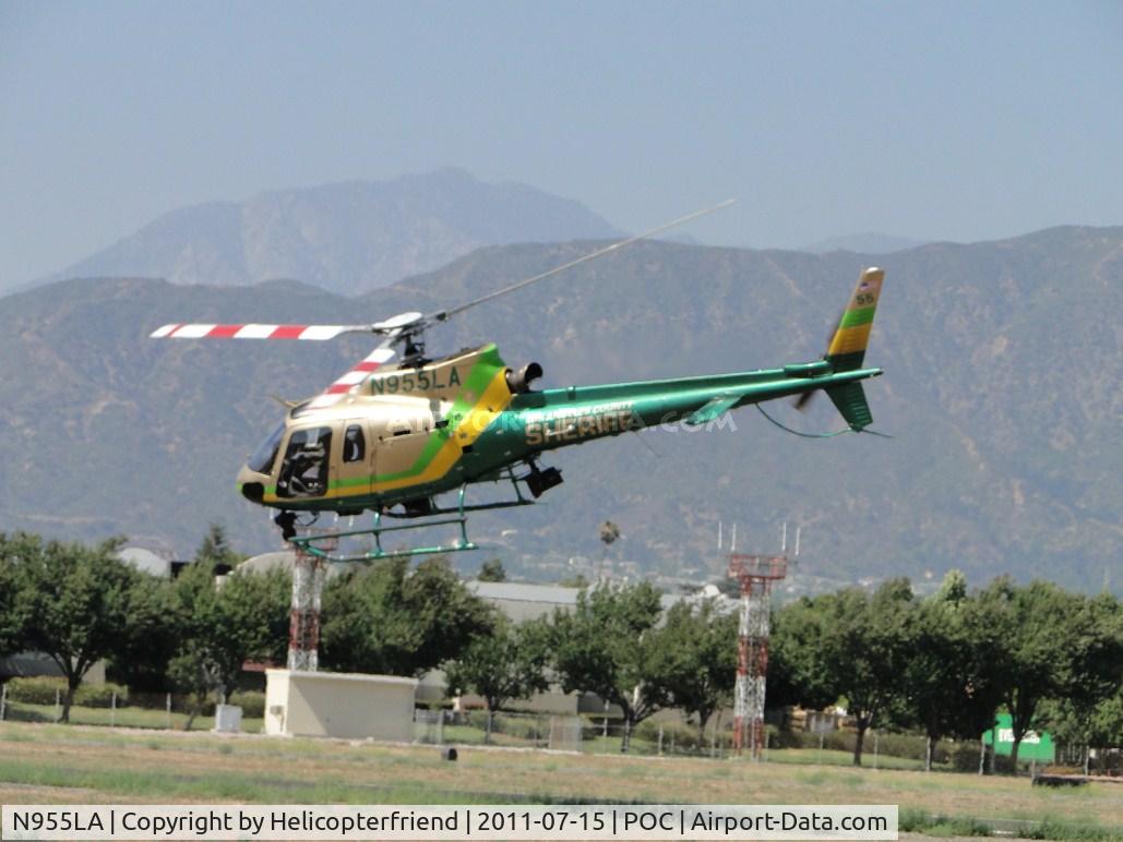 N955LA, Eurocopter AS-350B-2 Ecureuil Ecureuil C/N 7018, Picking up speed and heading westbound from runway 26L