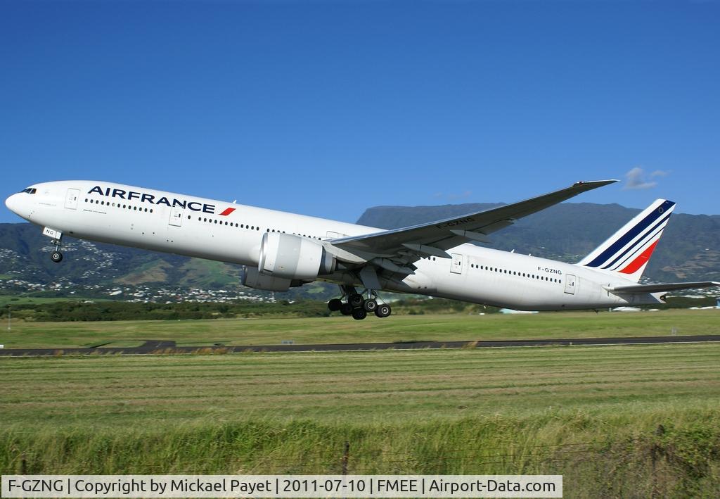F-GZNG, 2009 Boeing 777-328/ER C/N 32968, Taking off rwy 12 as AFR3519 for Paris-Orly
