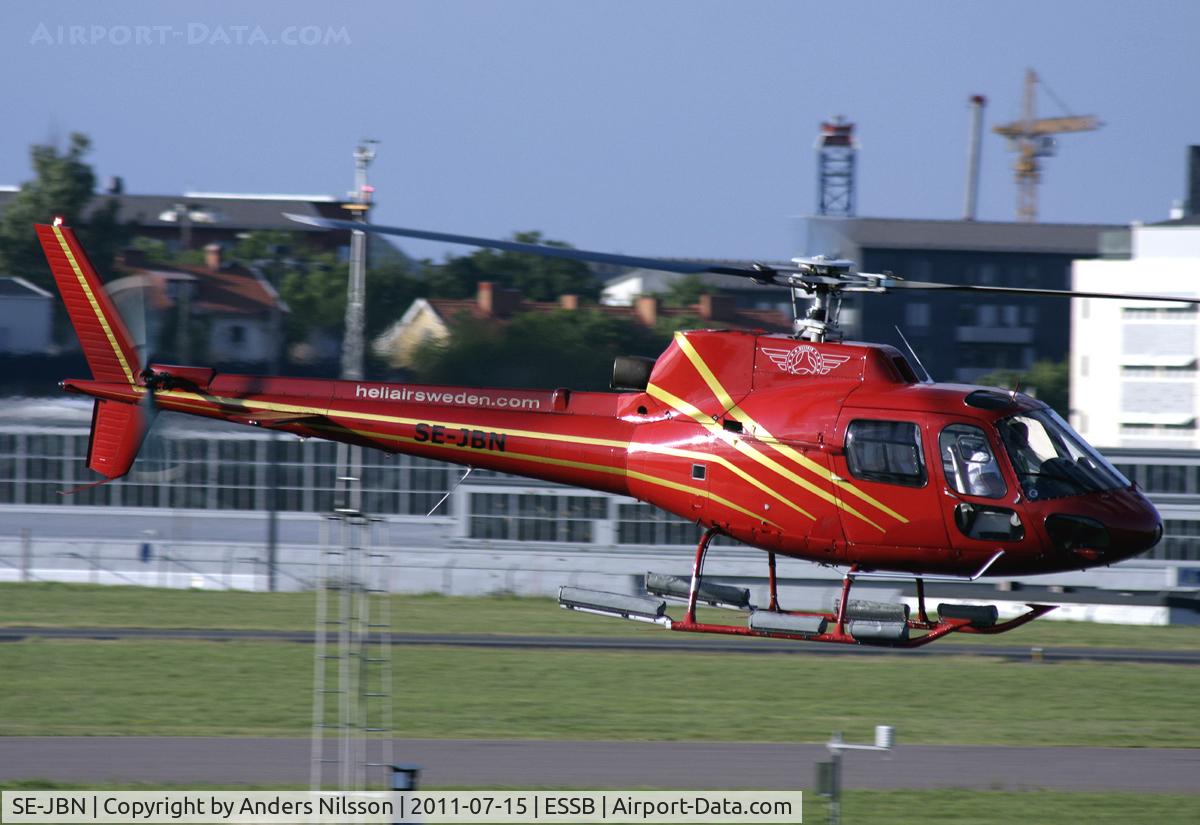 SE-JBN, 1983 Eurocopter AS-350B Ecureuil Ecureuil C/N 1684, Departing from Bromma airport.