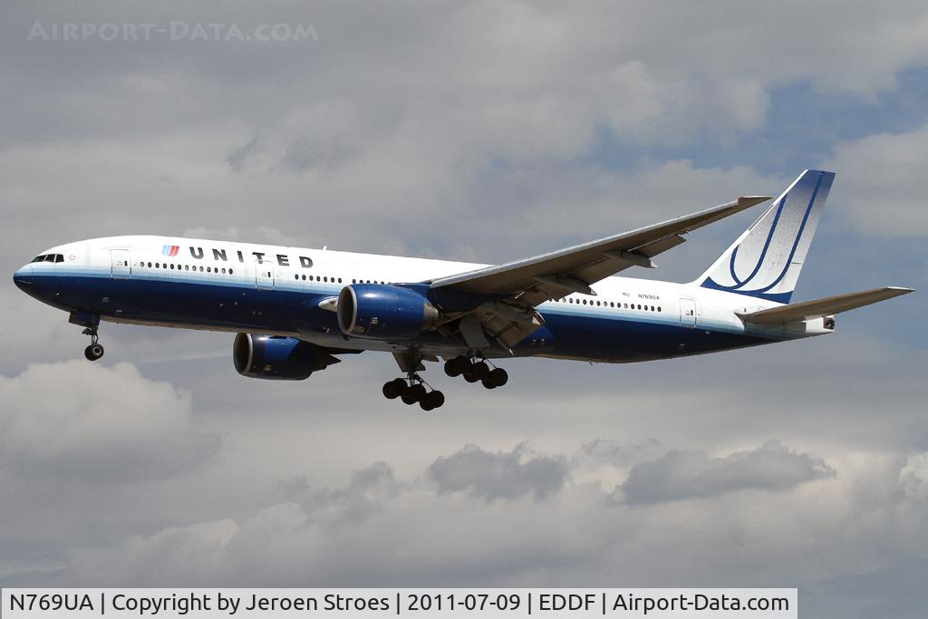 N769UA, 1995 Boeing 777-222 C/N 26921, Frankfurt, EDDF, arrival