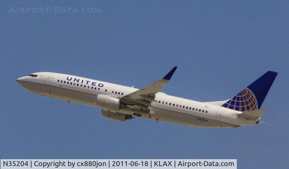 N35204, 2000 Boeing 737-824 C/N 30576, Leaving LAX