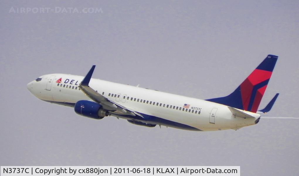 N3737C, 2000 Boeing 737-832 C/N 30799, B737-832 of Delta Air Lines departing LAX