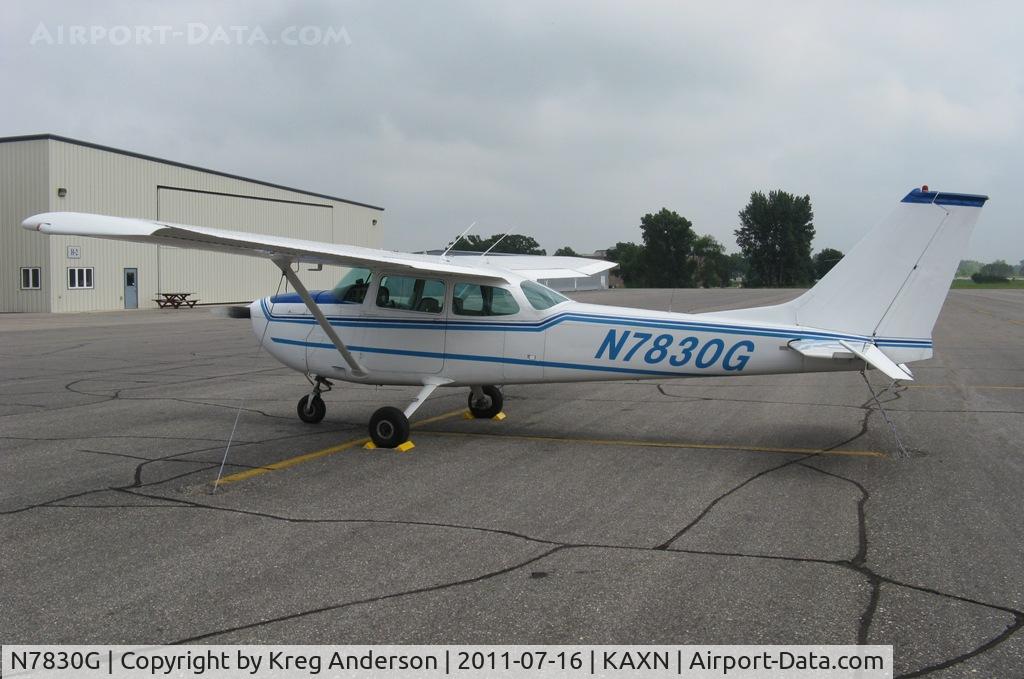 N7830G, 1970 Cessna 172L C/N 17259530, Cessna 172L Skyhawk on the line.