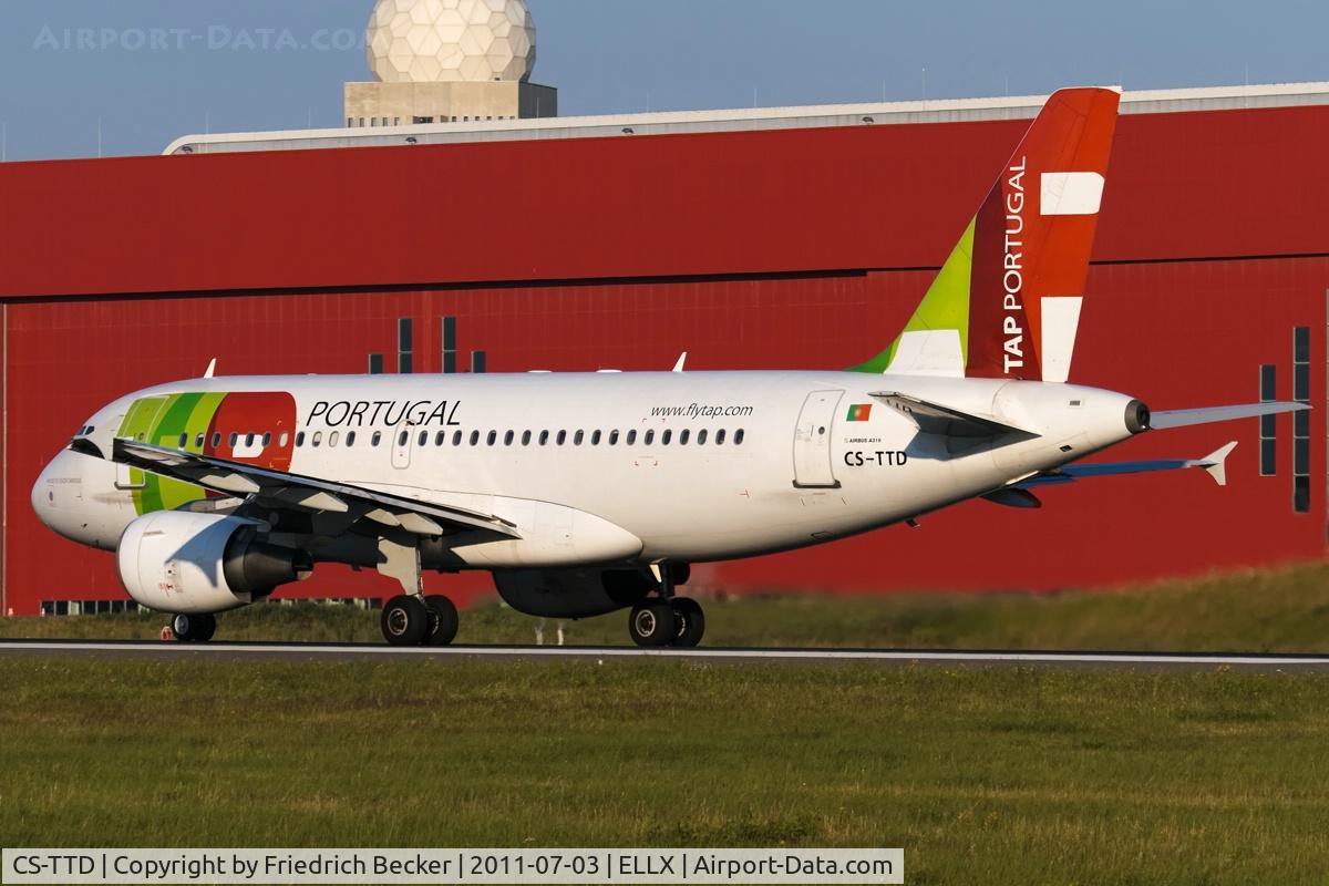 CS-TTD, 1998 Airbus A319-111 C/N 790, departure via RW06