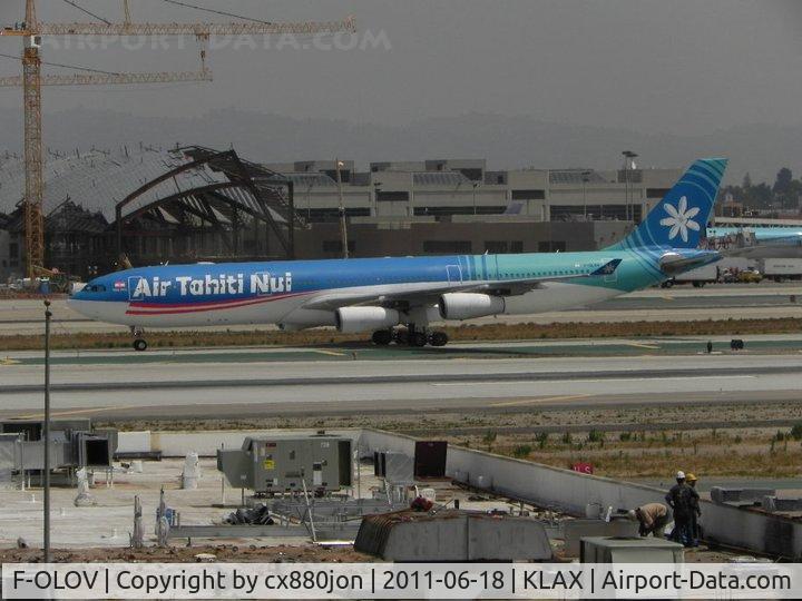F-OLOV, 2005 Airbus A340-313 C/N 668, Air Tahiti Nui lands at LAX; construction of new TBIT in background