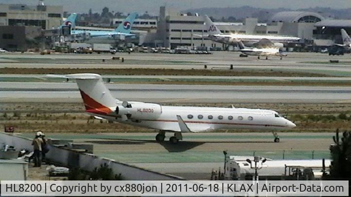 HL8200, 2009 Gulfstream Aerospace GV-SP (G550) C/N 5233, Thrust reverse while taxiing