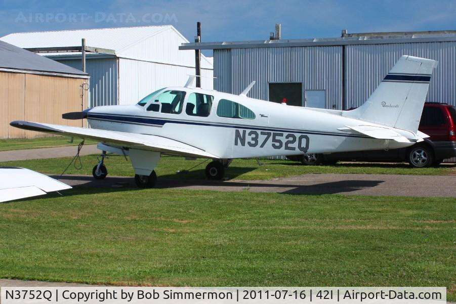 N3752Q, 1967 Beech 35-C33 Debonair C/N CD-1084, Tied down on the ramp at Zanesville, Ohio