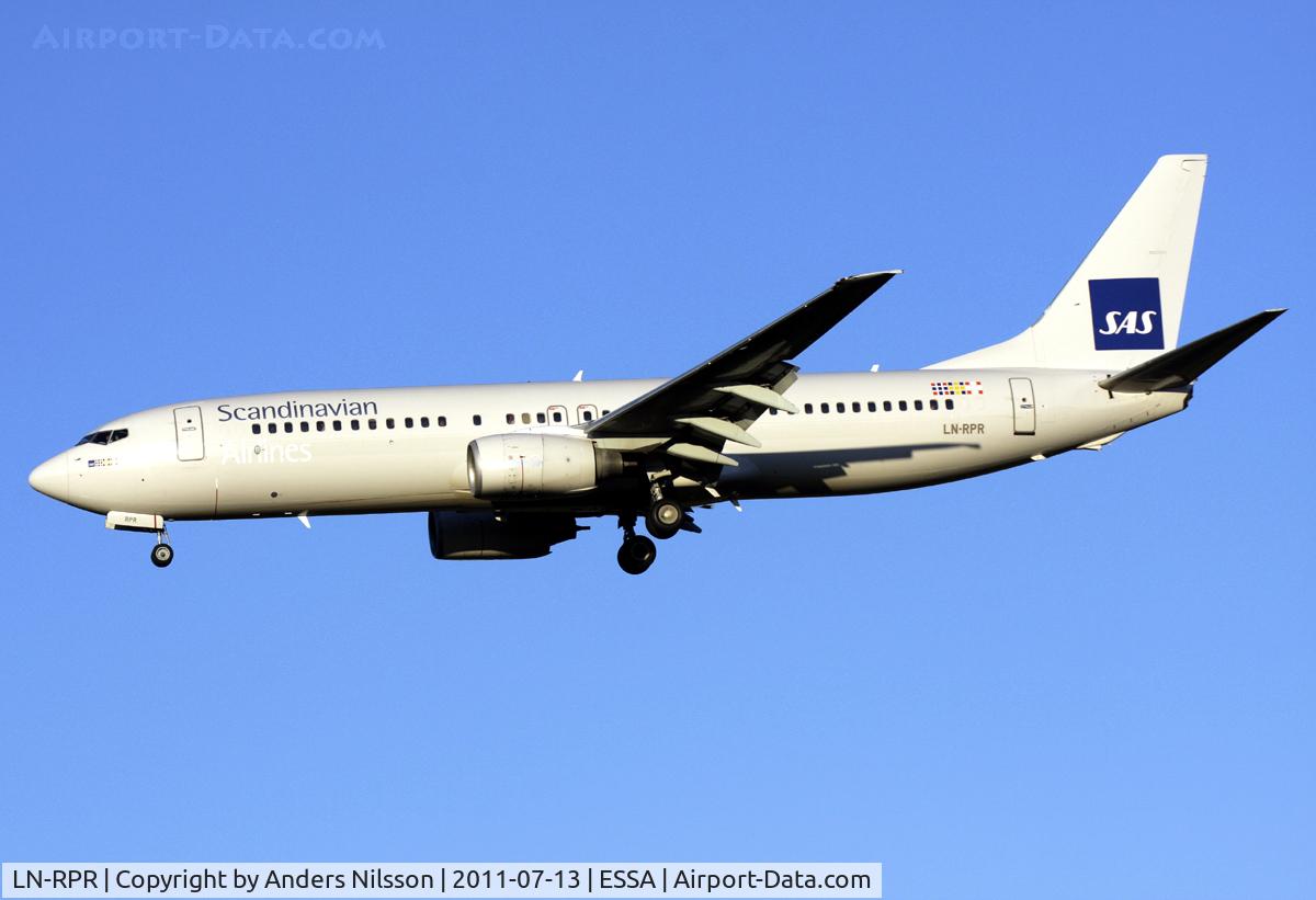 LN-RPR, 2000 Boeing 737-883 C/N 30468, On final approach for runway 01L in summer evening light.