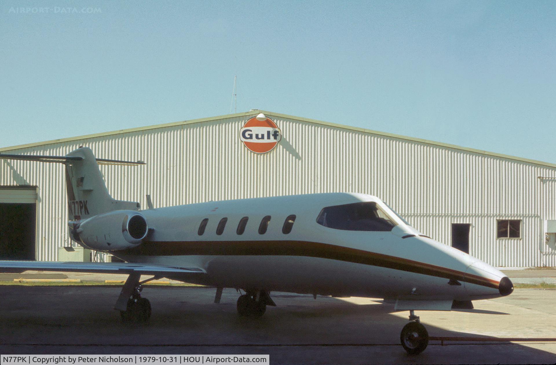 N77PK, 1973 Gates Learjet 25B C/N 25B-114, Learjet 25B as seen at Houston Hobby Airport in October 1979.