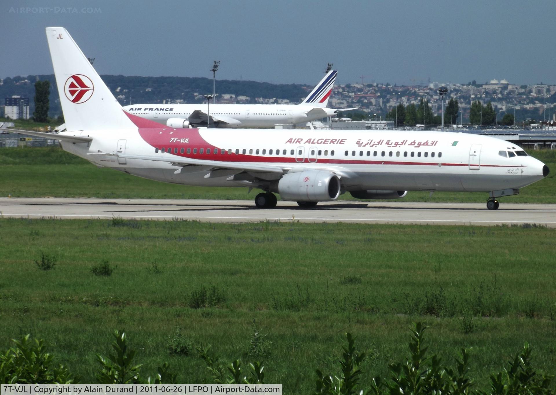 7T-VJL, 2000 Boeing 737-8D6 C/N 30204, c/n 652