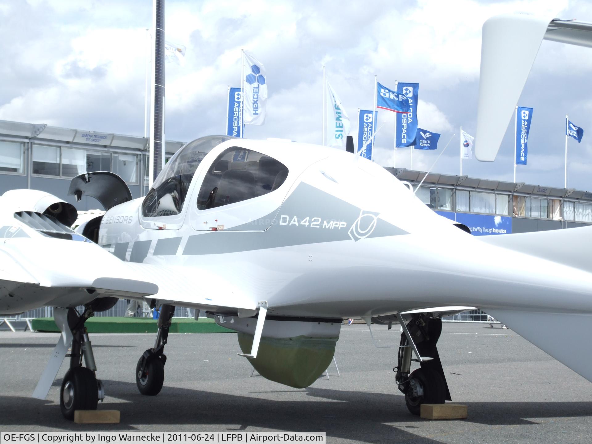 OE-FGS, 2011 Diamond DA-42M-NG Twin Star C/N 42.MN018, Diamond DA-42M-NG Twin Star at the Aerosalon 2011, Paris