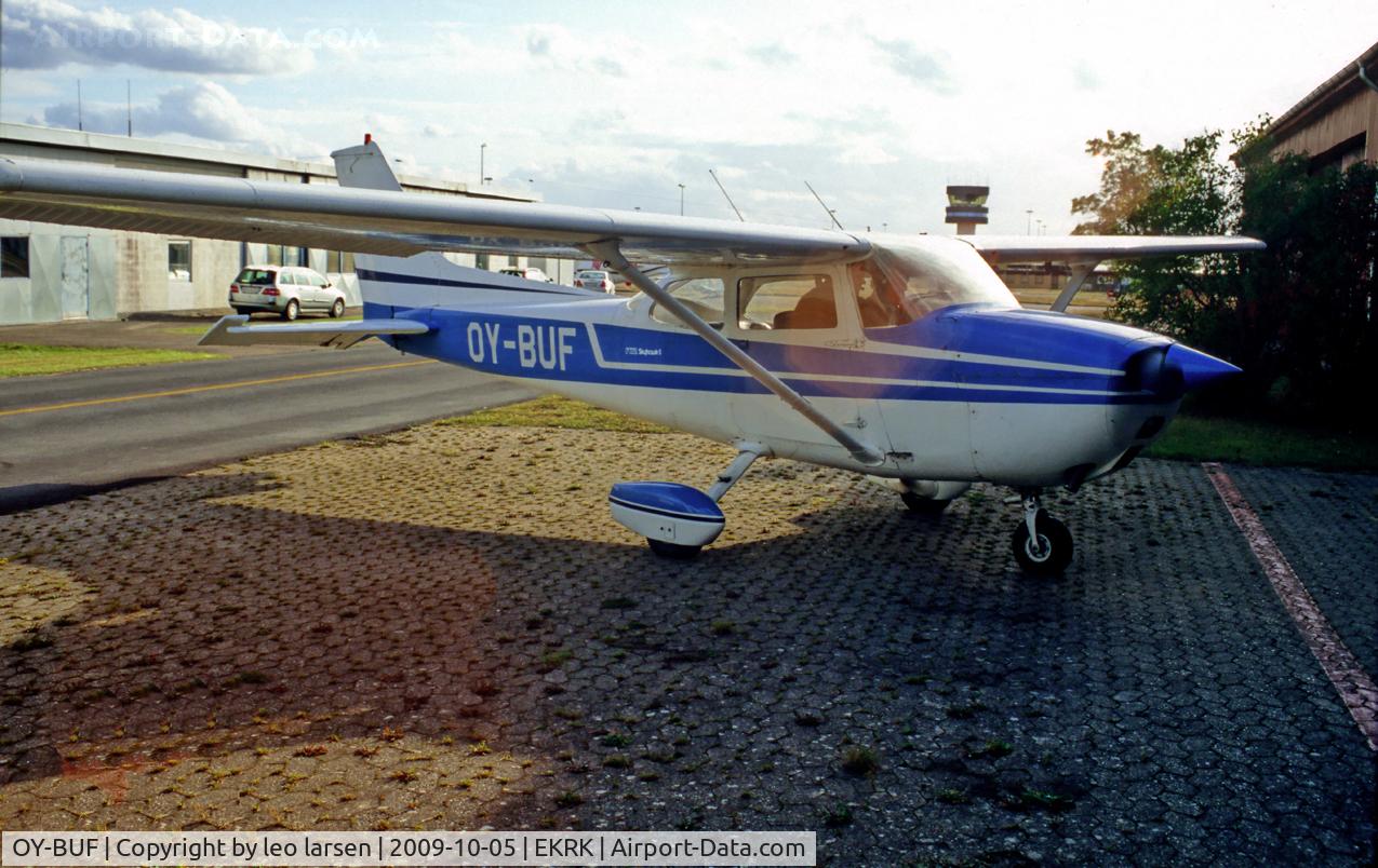 OY-BUF, 1976 Reims F172M Skyhawk C/N 1453, OY-BUF Taxi to Hangar RKE 5.10.09