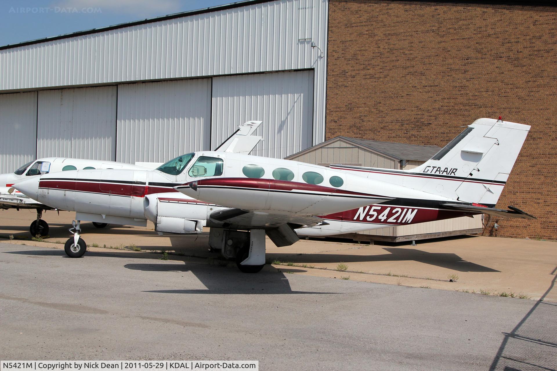 N5421M, 1970 Cessna 402B C/N 402B0021, KDAL/DAL