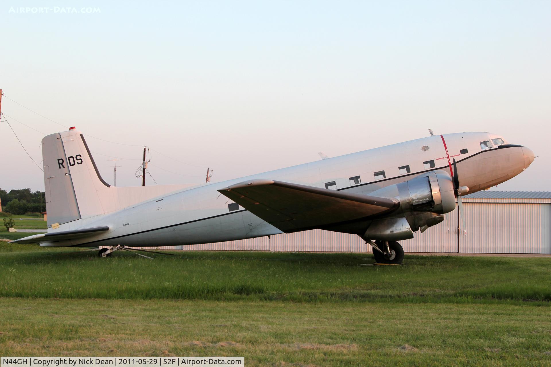 N44GH, 1952 Douglas Super R4D-8 C/N 43393, 52F NW Rgnl.