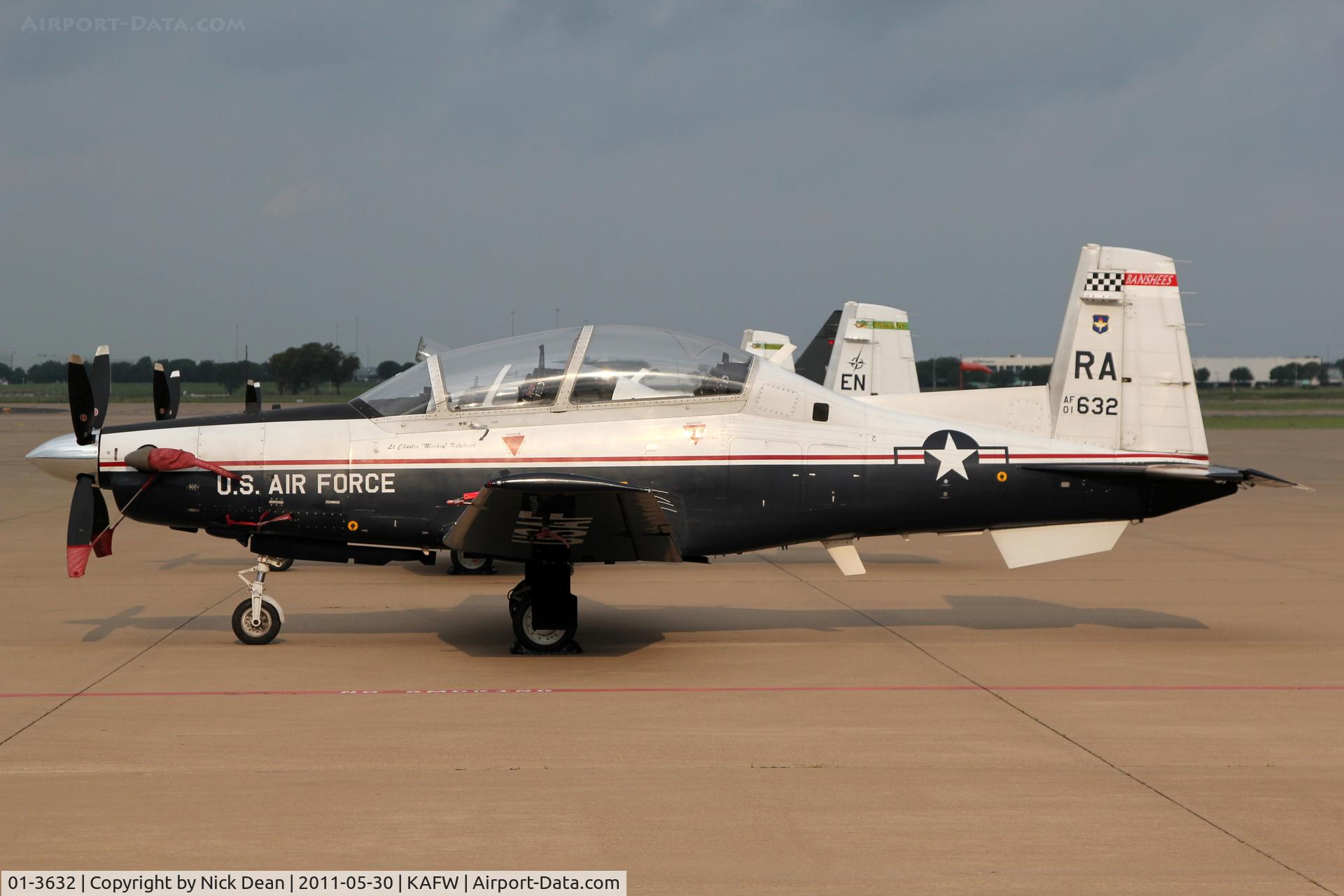 01-3632, 2001 Raytheon Beech T-6A Texan II C/N PT-169, KAFW/AFW