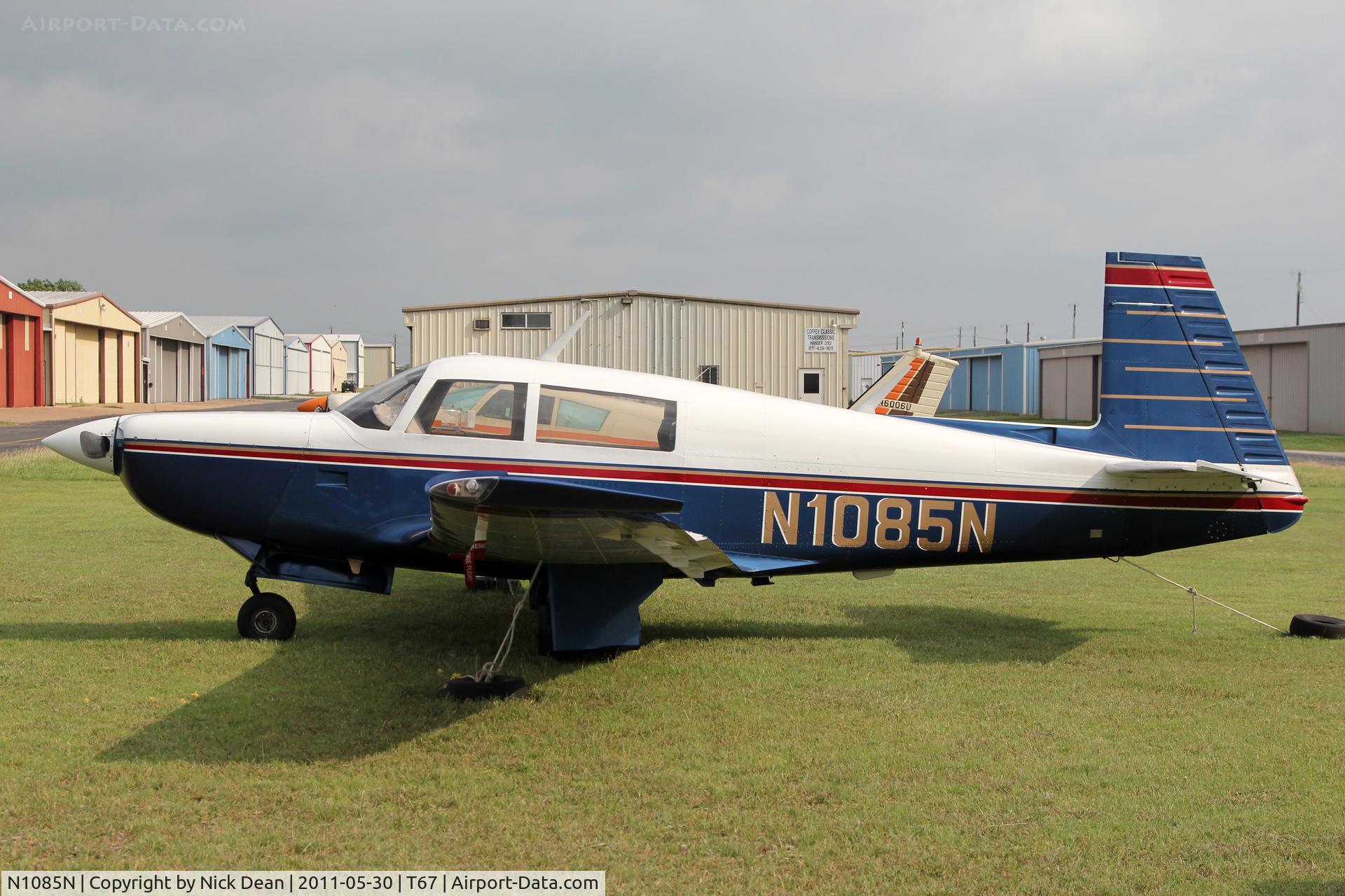 N1085N, 1981 Mooney M20K C/N 25-0583, T67 Hick's