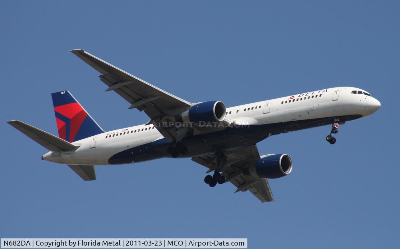 N682DA, 1993 Boeing 757-232 C/N 26958, Delta 757
