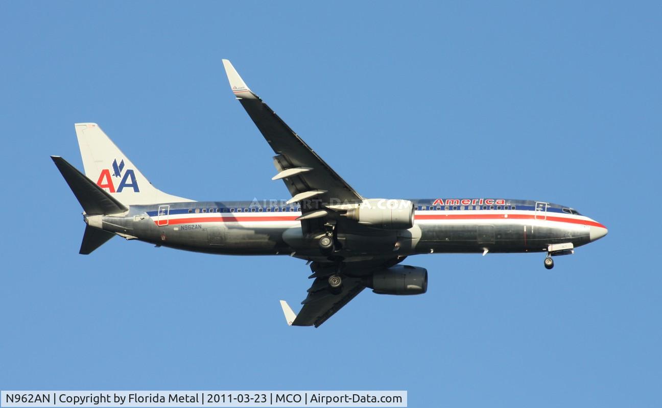 N962AN, 2001 Boeing 737-823 C/N 30858, American 737