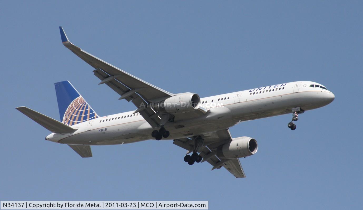 N34137, 1999 Boeing 757-224 C/N 30229, United 757