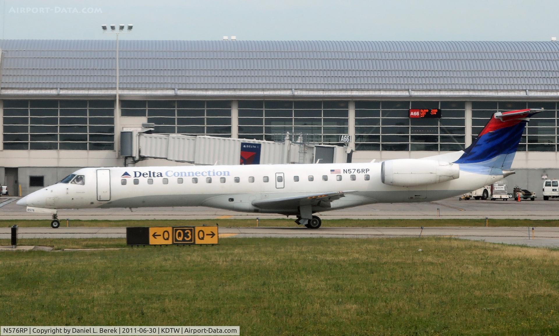 N576RP, 2004 Embraer ERJ-145LR (EMB-145LR) C/N 14500856, A Delta Connection ERJ taxies past the DTW international terminal.