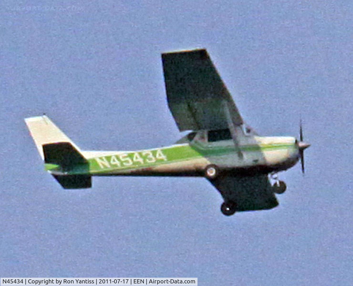 N45434, 1975 Cessna 150M C/N 15076917, Heading South, East of Keene, NH