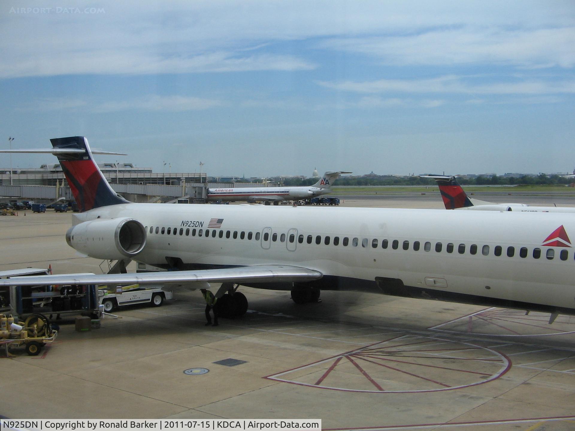 N925DN, 1998 McDonnell Douglas MD-90-30 C/N 53587, National AP