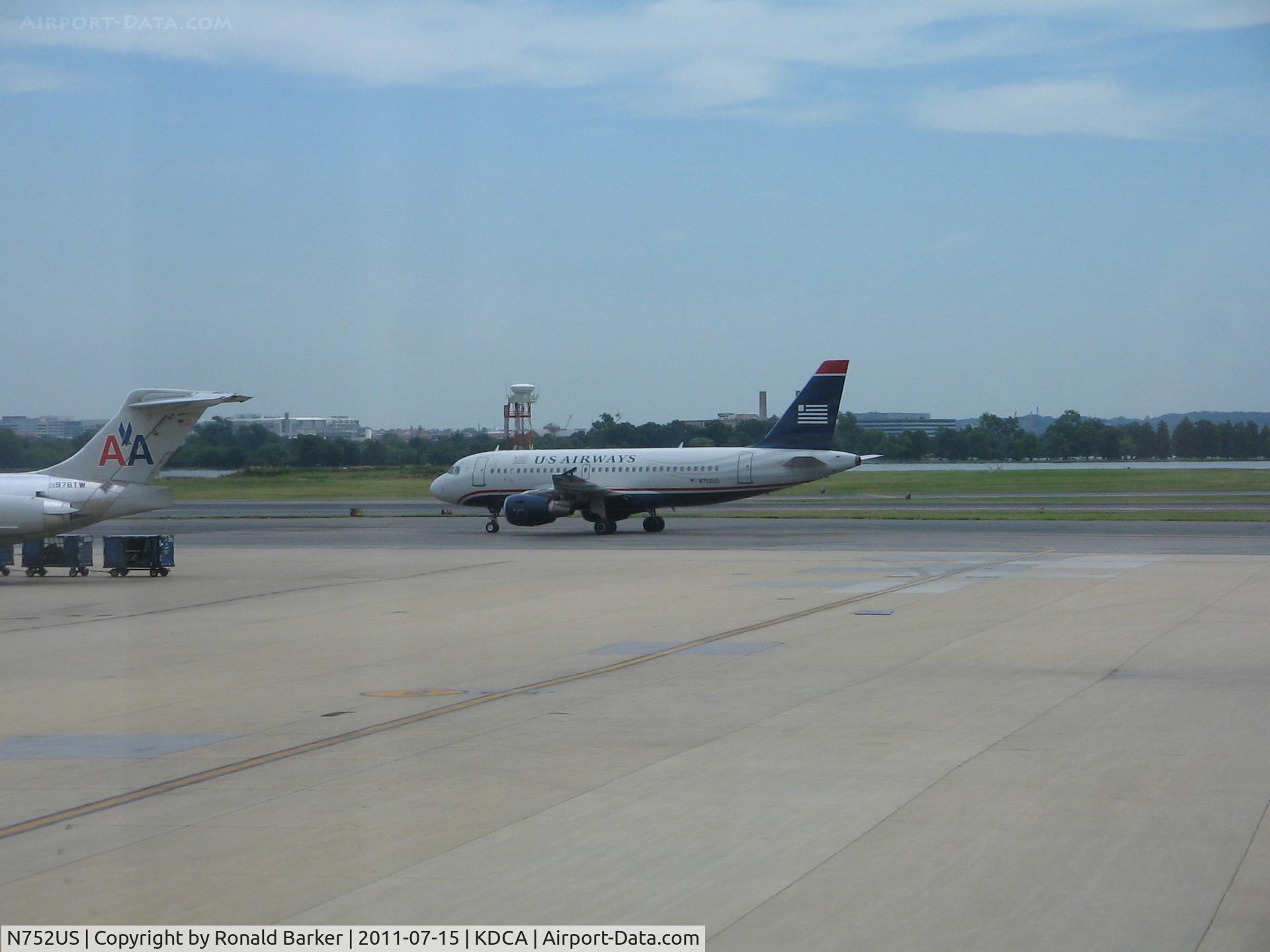 N752US, 2000 Airbus A319-112 C/N 1319, National AP