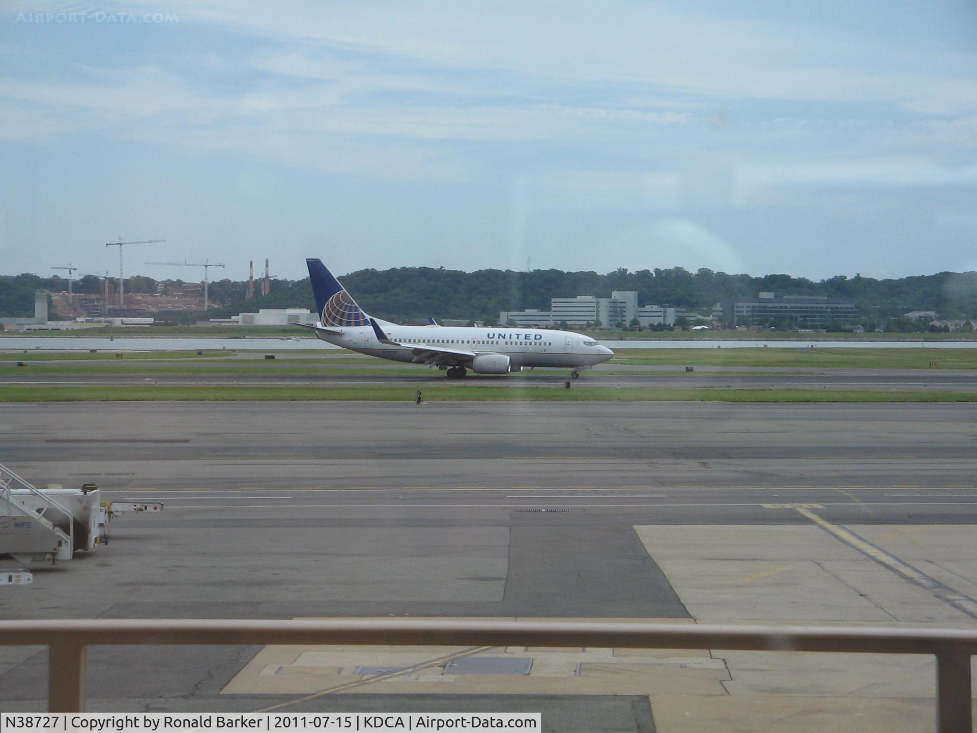 N38727, 1999 Boeing 737-724 C/N 28797, National AP