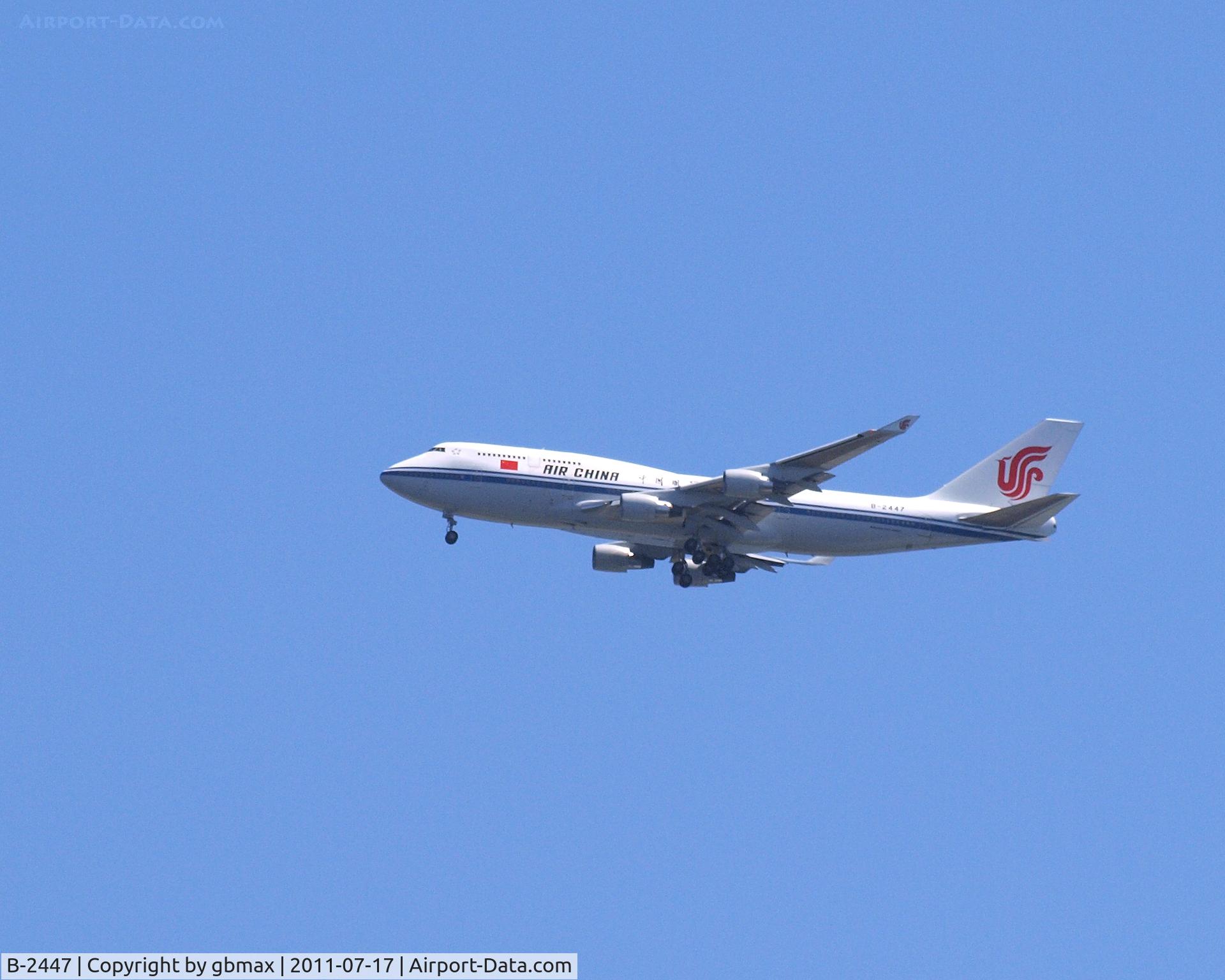 B-2447, 1995 Boeing 747-4J6 C/N 25883, Going to a landing @ JFK, picture taken from Brighton Beach