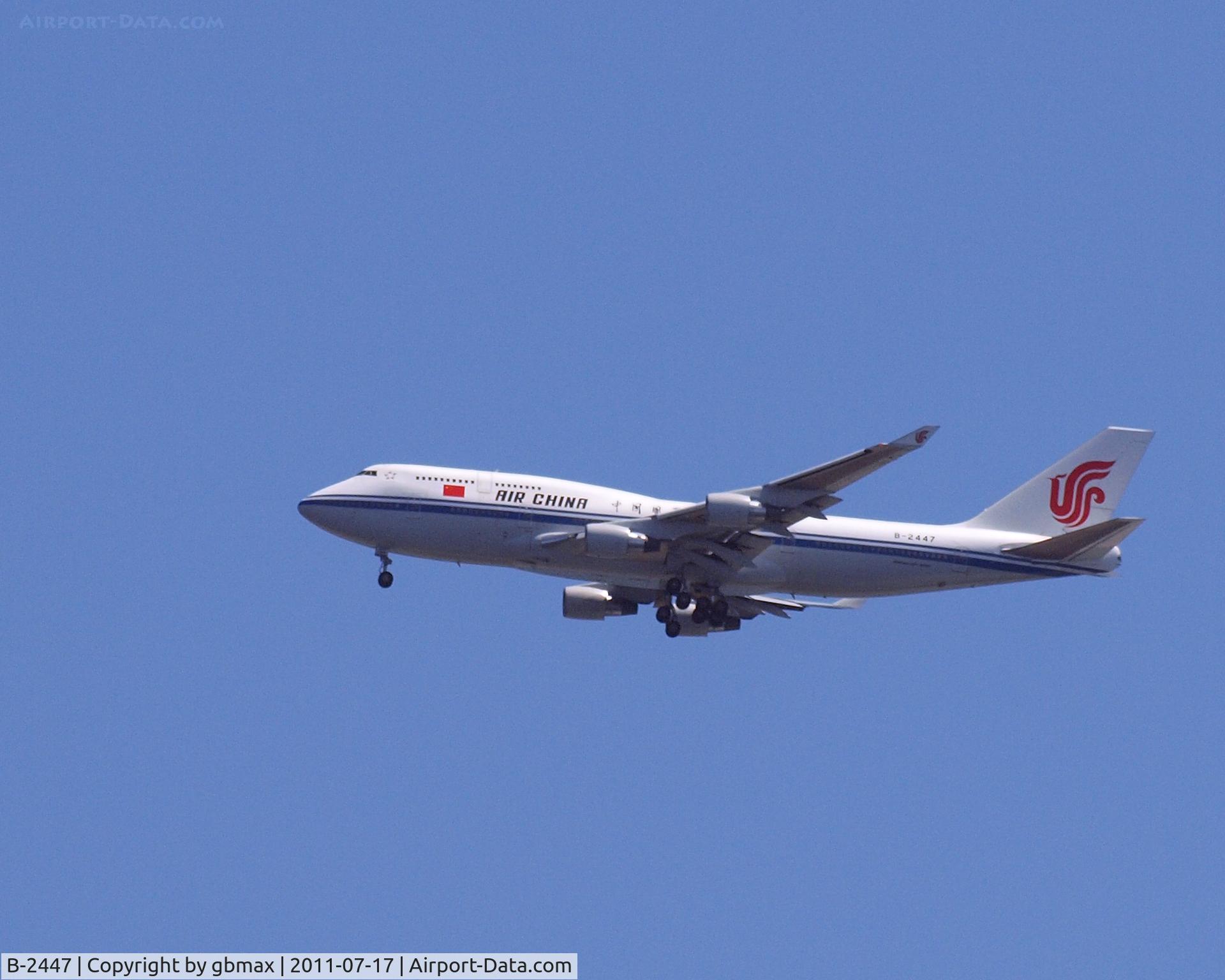 B-2447, 1995 Boeing 747-4J6 C/N 25883, Going to a landing @ JFK, picture taken from Brighton Beach