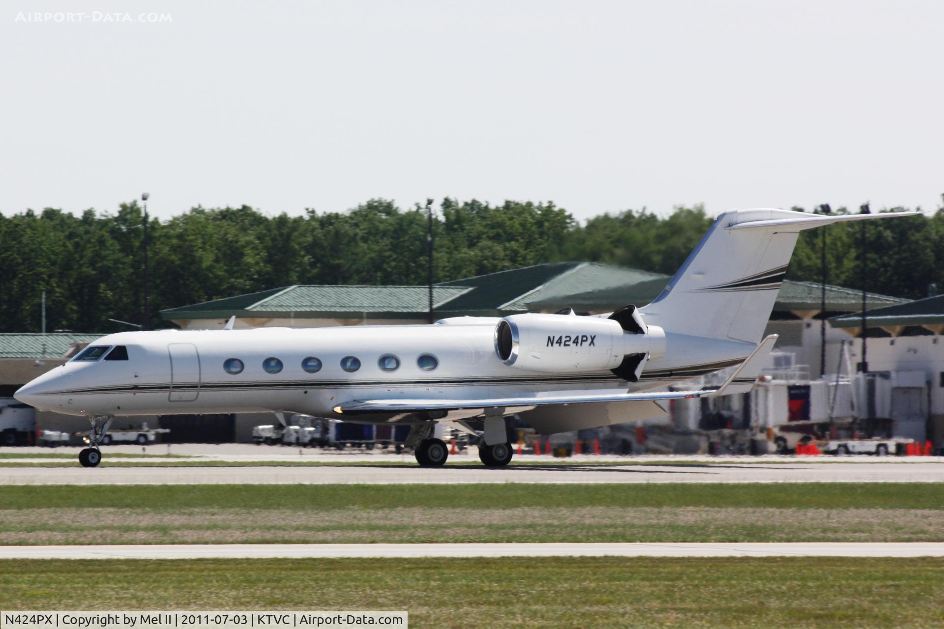 N424PX, 2007 Gulfstream Aerospace GIV-X (G450) C/N 4101, Landing RWY 10