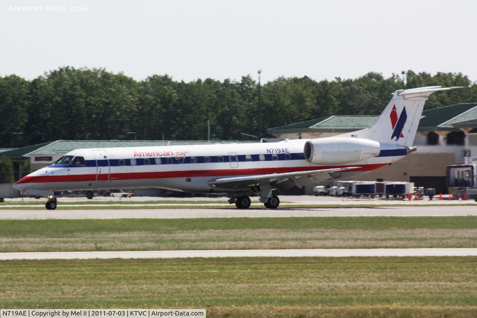 N719AE, 2000 Embraer ERJ-135LR (EMB-135LR) C/N 145276, EFG4501 - KLGA-KTVC - Landing RWY 10