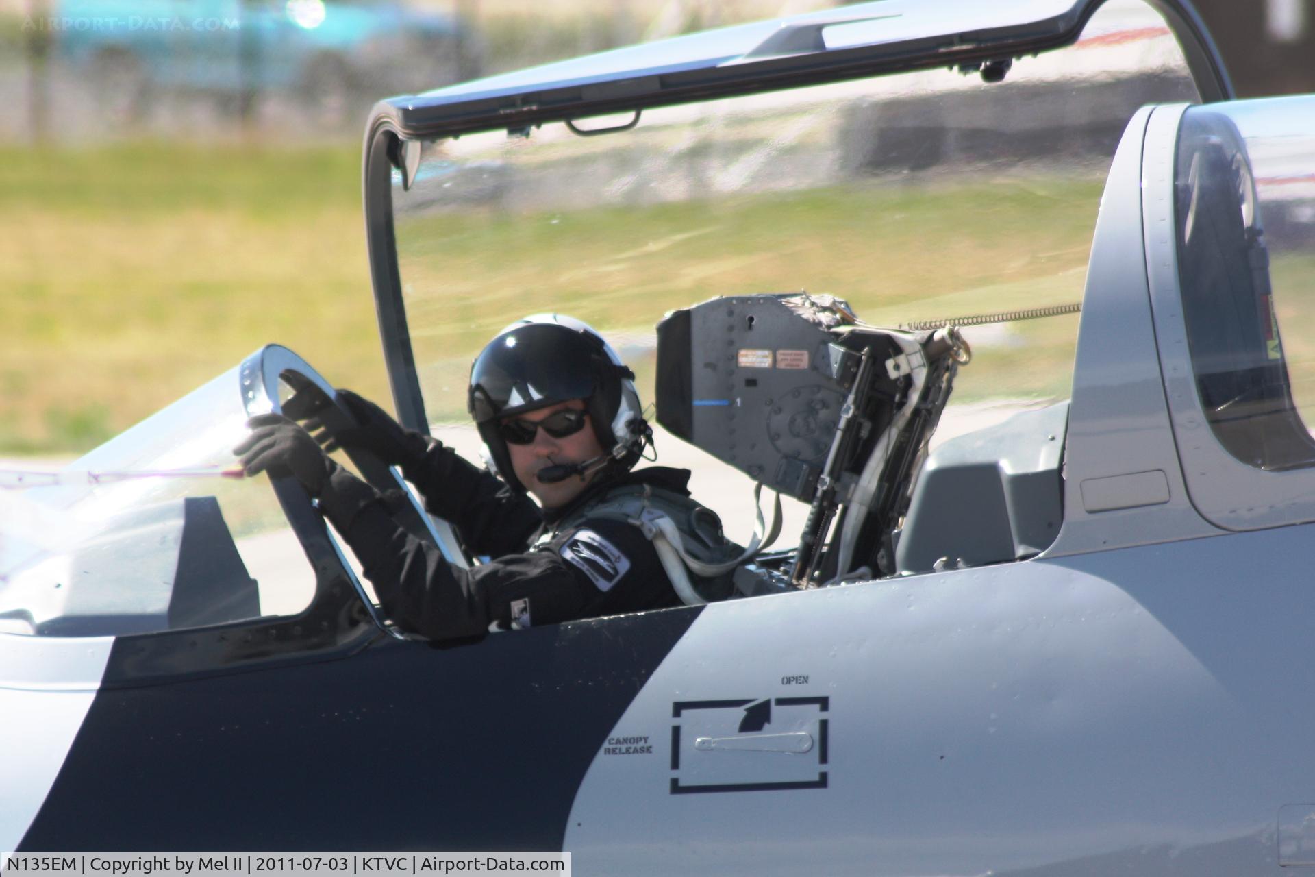N135EM, Aero L-39ZA Albatros C/N 232406, Heavy Metal Jet Team Preparing For Departure