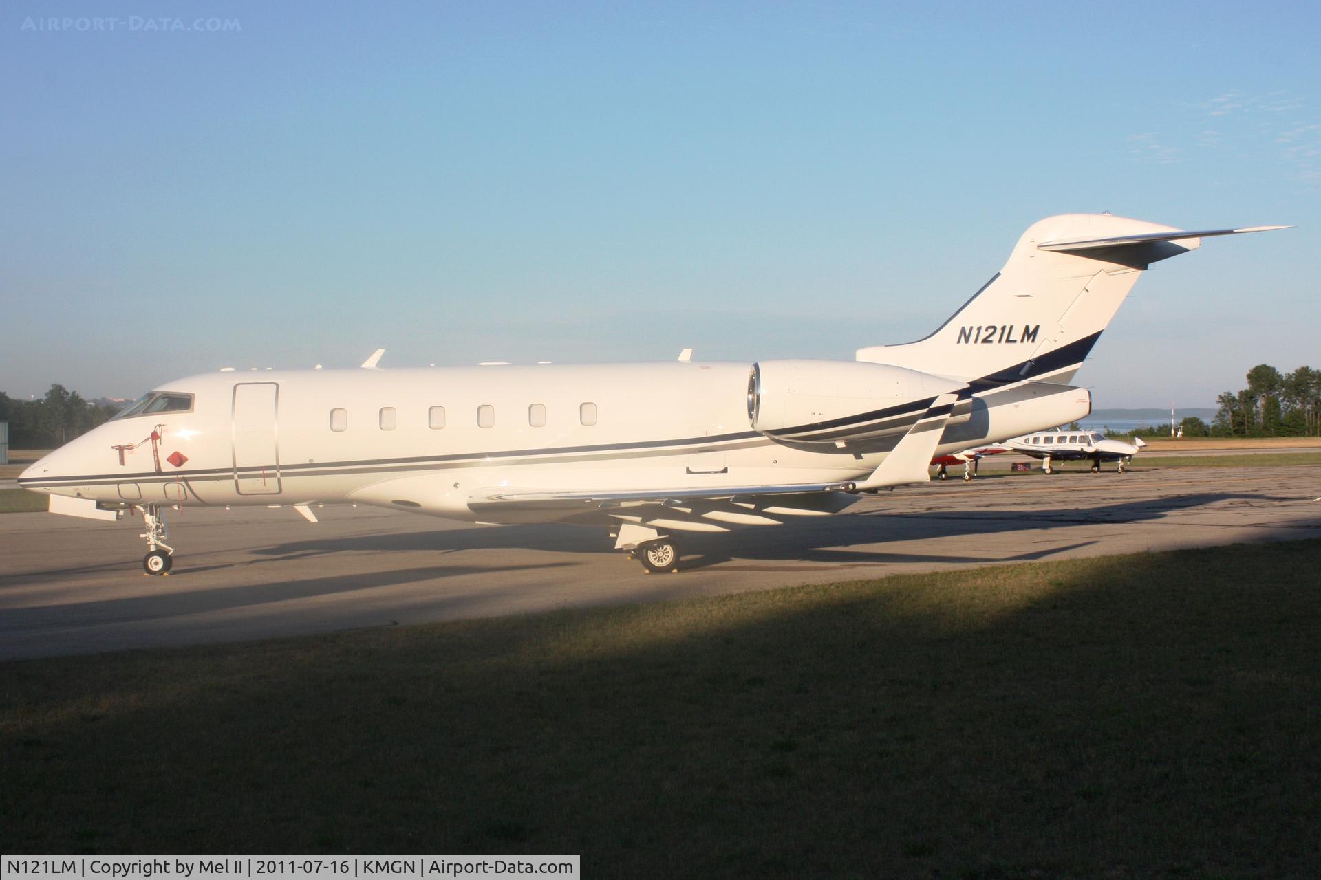 N121LM, 2004 Bombardier Challenger 300 (BD-100-1A10) C/N 20028, Parked