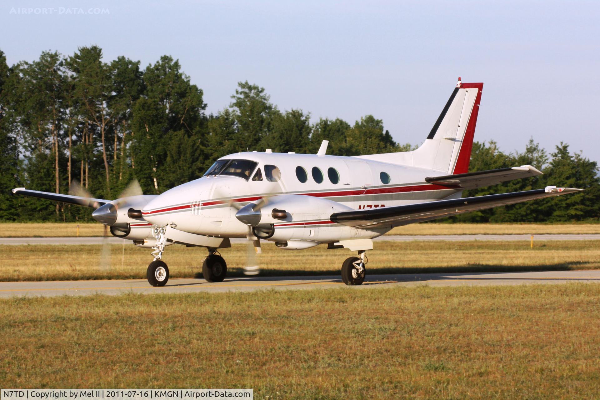N7TD, 1978 Beech E90 King Air C/N LW-276, Taxi From Landing RWY 28