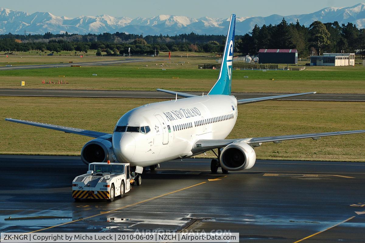 ZK-NGR, 1998 Boeing 737-33A C/N 27460, At Christchurch