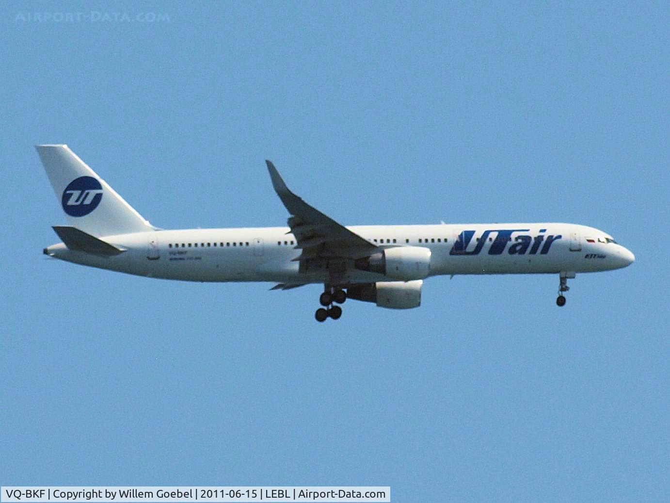 VQ-BKF, 1993 Boeing 757-2Q8 C/N 26268, Prepare for landing on Barcelona Airport