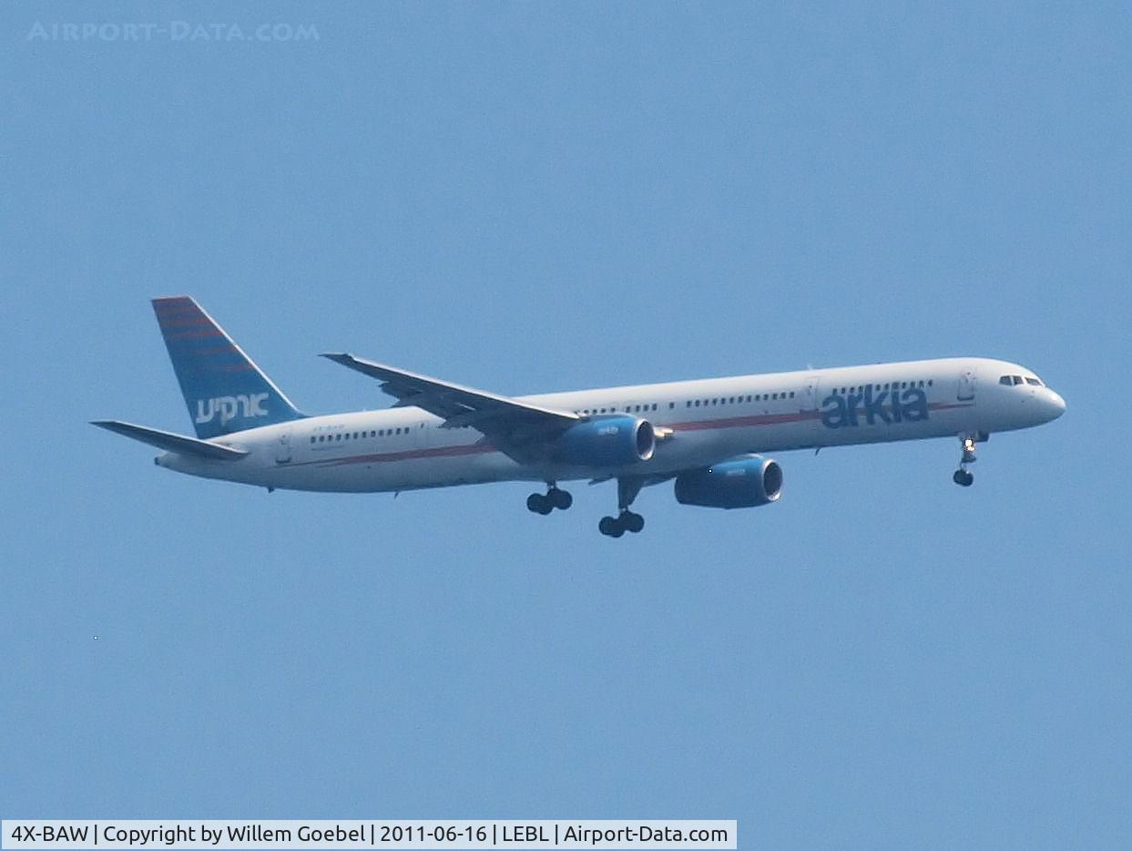 4X-BAW, 2000 Boeing 757-3E7 C/N 30179, Prepare for landing on Barcelona Airport