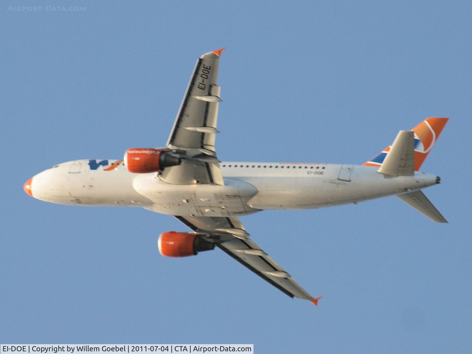 EI-DOE, Airbus A320-211 C/N 215, Around the harbour of Catania