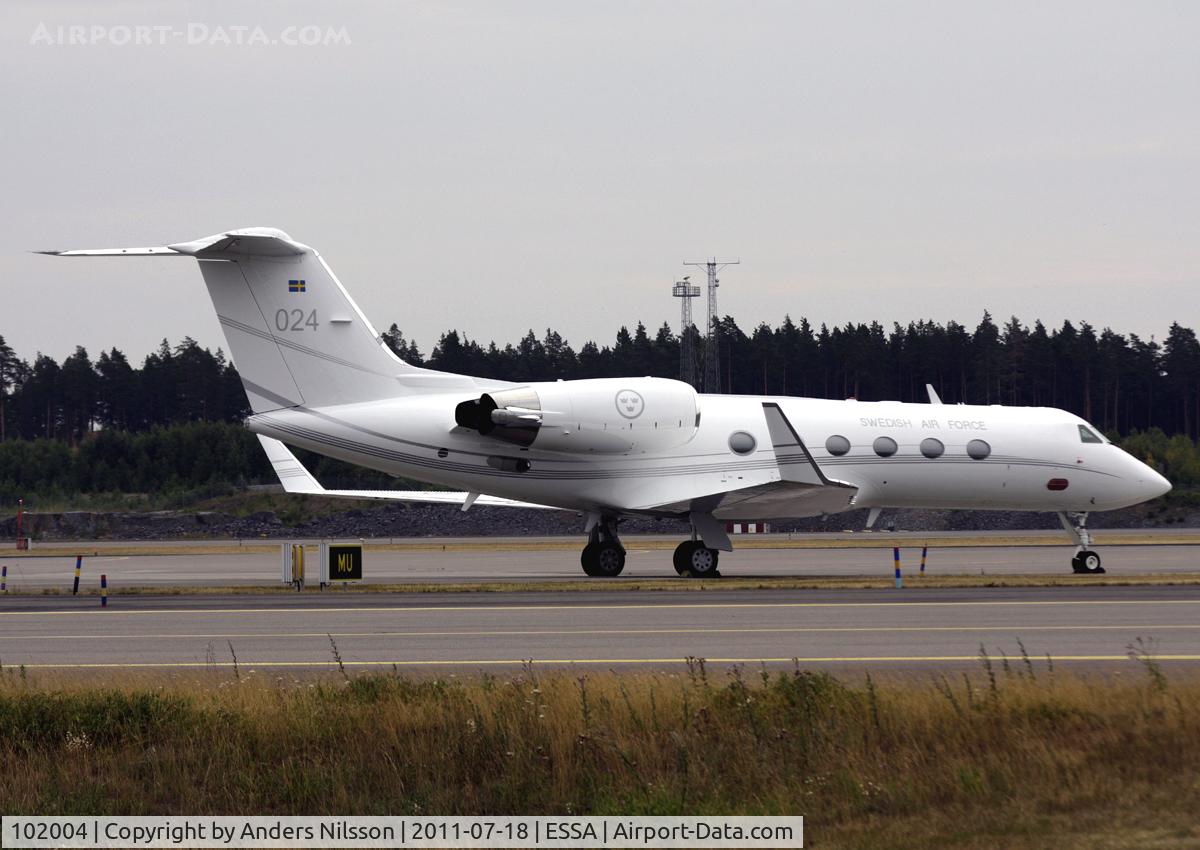 102004, Gulfstream Aerospace Tp102C (Gulfstream IV) C/N 1274, Parked at ramp M. In new paint.