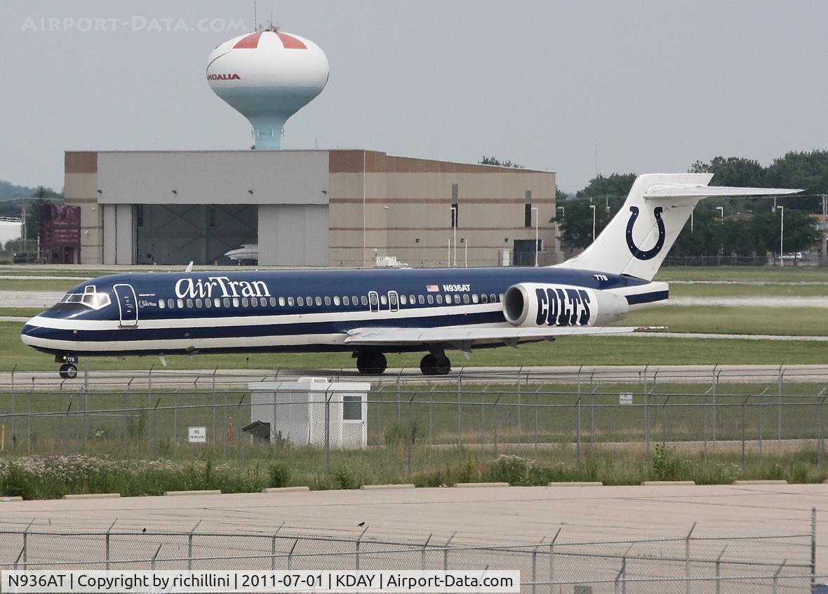 N936AT, 1999 Boeing 717-200 C/N 55058, On taxiway Delta at KDAY, just arrived from Orlando