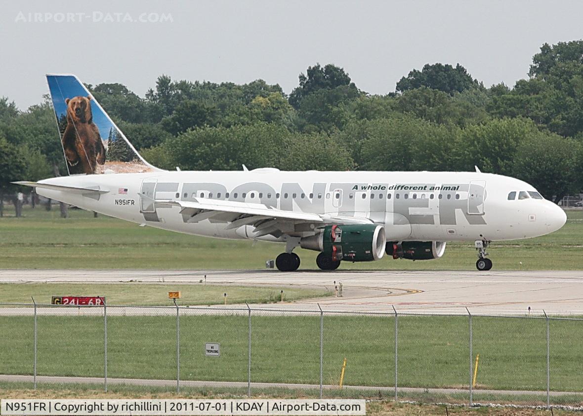 N951FR, 2009 Airbus A319-112 C/N 4127, Denver flight arriving on runway 24L