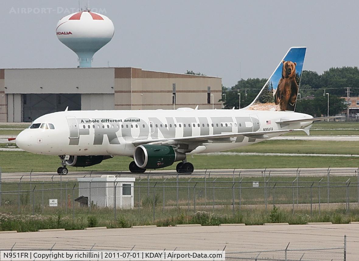 N951FR, 2009 Airbus A319-112 C/N 4127, Heading for the terminal having arrived from Denver