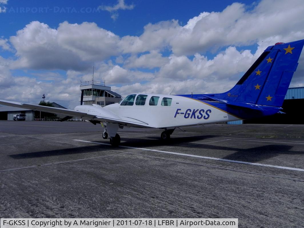 F-GKSS, 1971 Beech 58 Baron C/N TH-154, On the tarmac, at the fuel pumps, arriving from Paris le Bourget (LFPB)